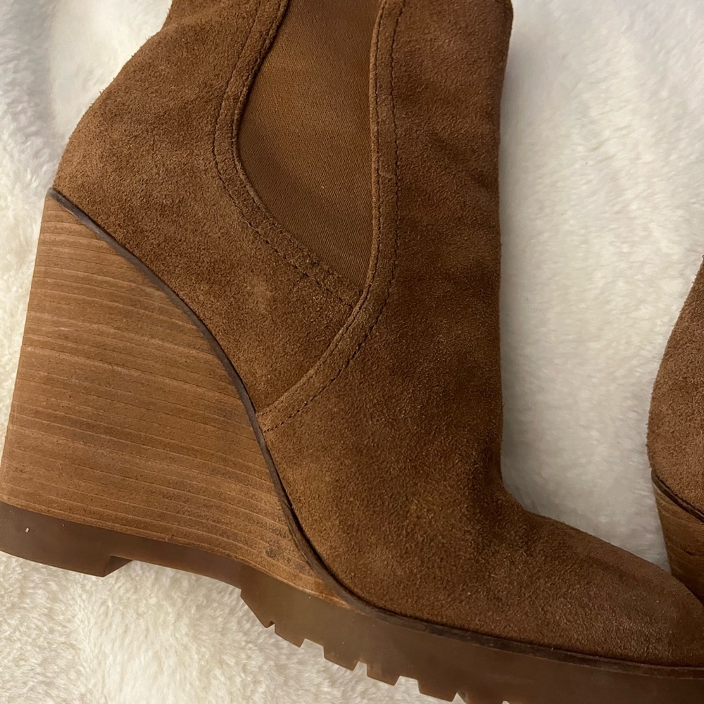 Booties in perfect conditions. Wore only twice. Nice to were casual.